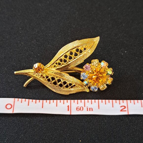 Vintage Mid-Century Gold & Rhinestone Floral Filigree Brooch Pin - Picture 3 of 4